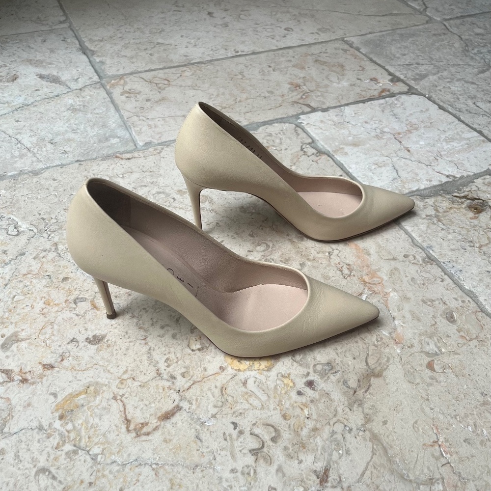 Casadei Beige / Nude Pumps Shoes Size 36. Used